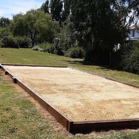 Holiday home Maison Independante Sur Grand Terrain Clos