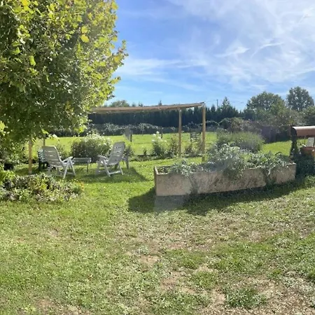 Holiday home Maison Independante Sur Grand Terrain Clos Thenezay