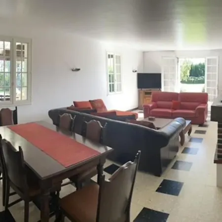 Holiday home Maison Independante Sur Grand Terrain Clos