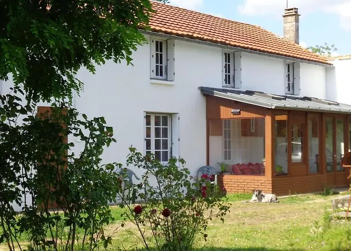 Maison Independante Sur Grand Terrain Clos Дом отдыха Thenezay