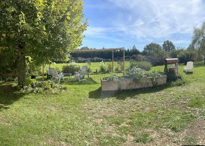 Дом отдыха Maison Independante Sur Grand Terrain Clos Thenezay