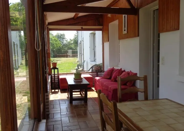 Maison Independante Sur Grand Terrain Clos Дом отдыха *