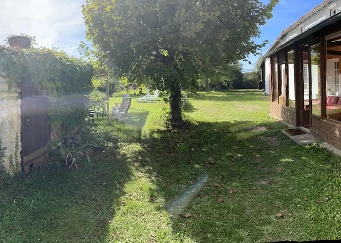 Maison Independante Sur Grand Terrain Clos Дом отдыха *